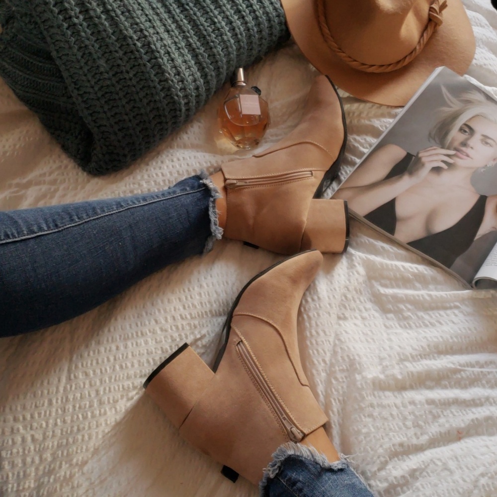 🚨LAST PAIR!//The Nellie// Warm Taupe bootie - Picture 3 of 8